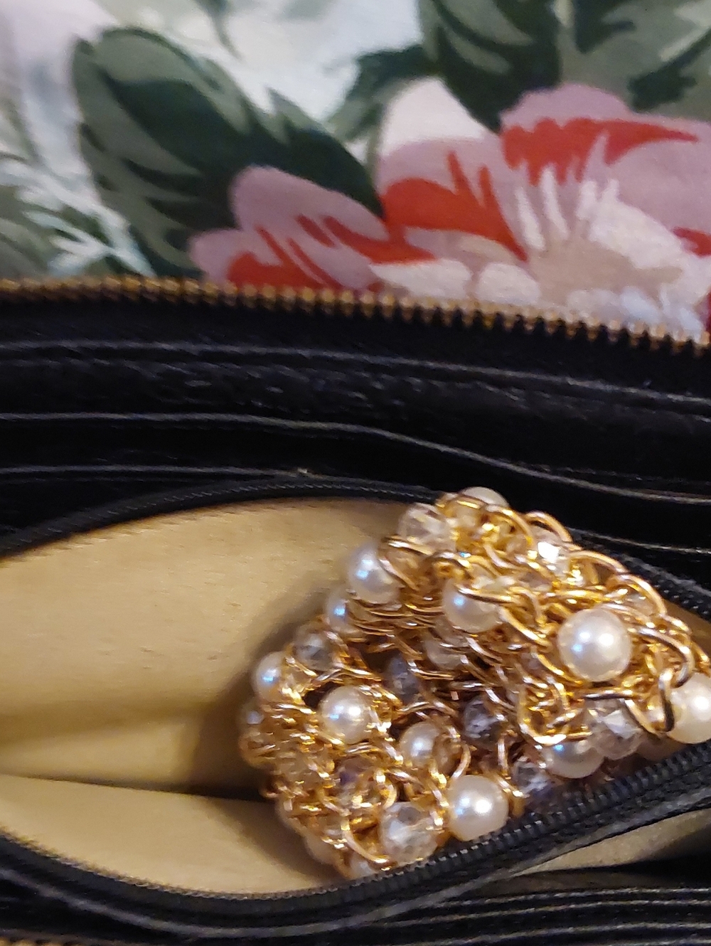 Calvin Klein Saffiano Leather Wallet, Snap Lock Side Pocket, 2010 Design - Picture 3 of 9